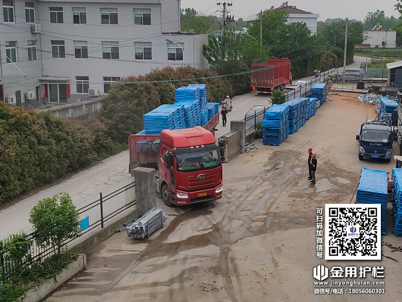 2024年4月20日鋅鋼陽(yáng)臺(tái)欄桿裝車(chē)發(fā)貨！