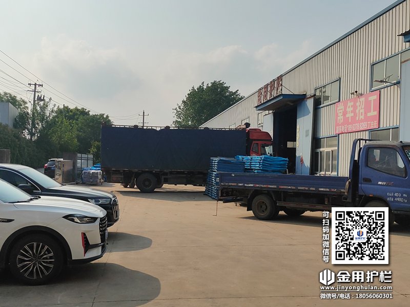 2024年5月6日鋅鋼飄窗欄桿裝車發(fā)貨！