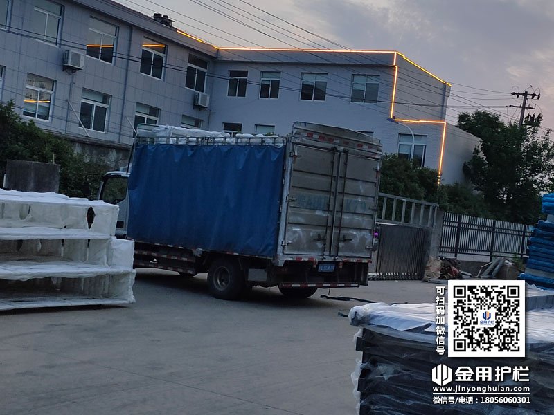 2024年5月20日鋅鋼飄窗欄桿裝車(chē)發(fā)貨！