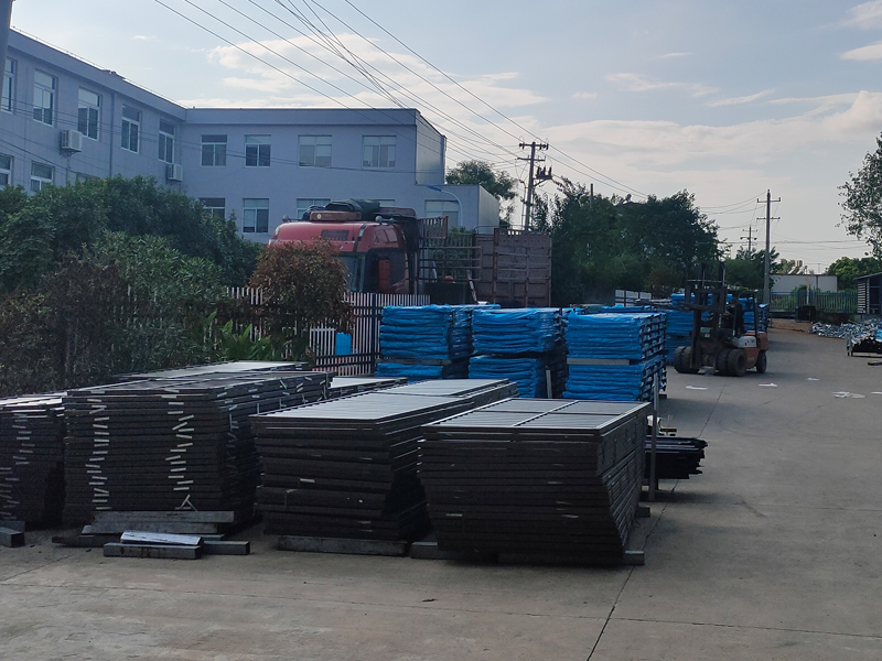 2024年8月31日鋅鋼欄桿百葉裝車發(fā)貨！