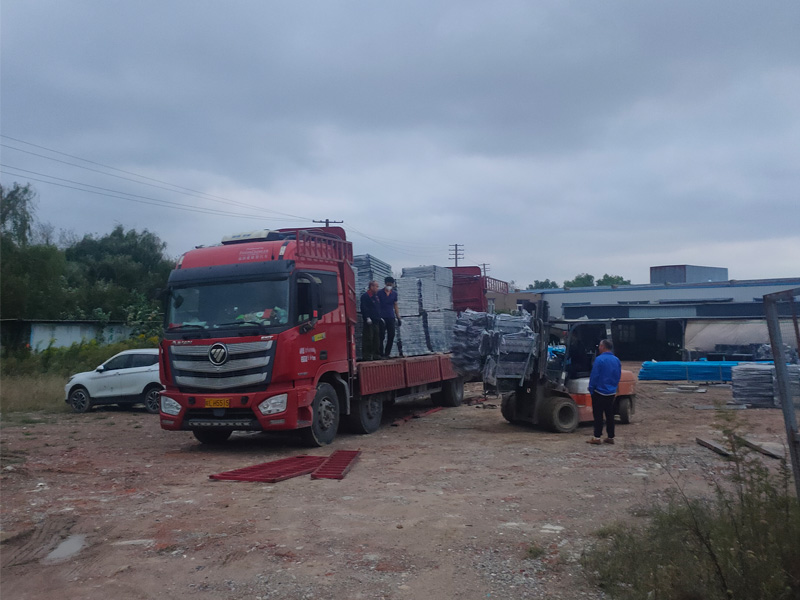 2024年10月18日鋅鋼飄窗欄桿裝車發(fā)貨！