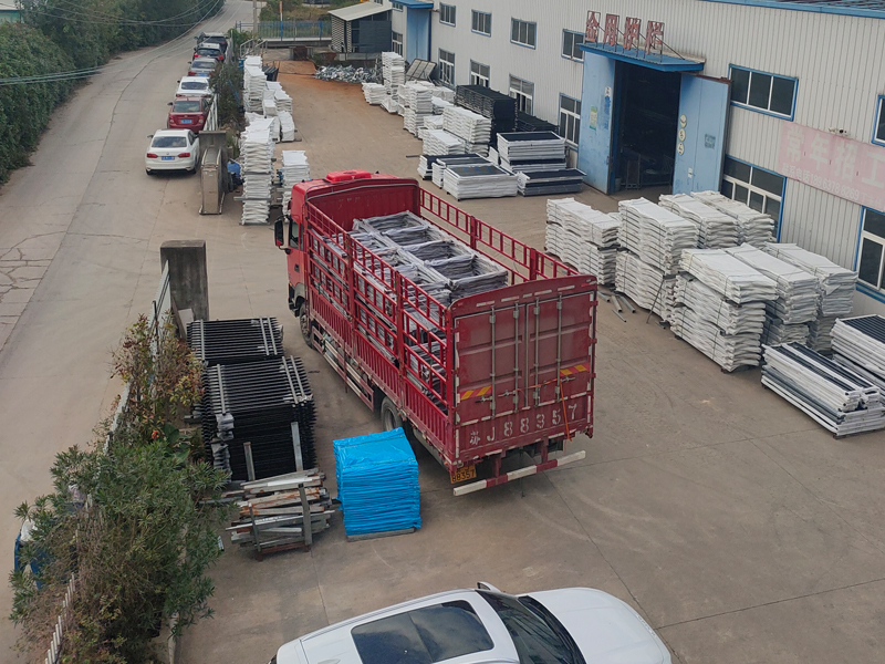 2024年11月1日鋅鋼玻璃欄桿裝車發(fā)貨！