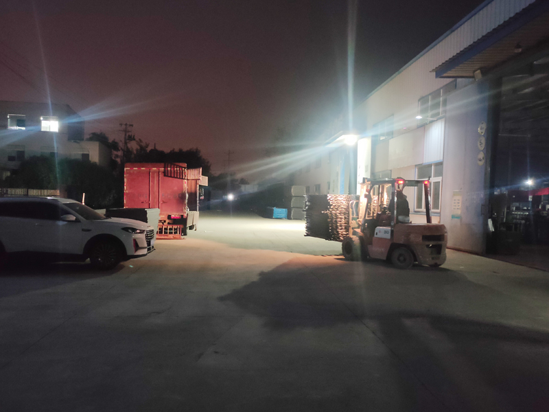 2024年11月6日鋅鋼圍墻護(hù)欄裝車發(fā)貨！