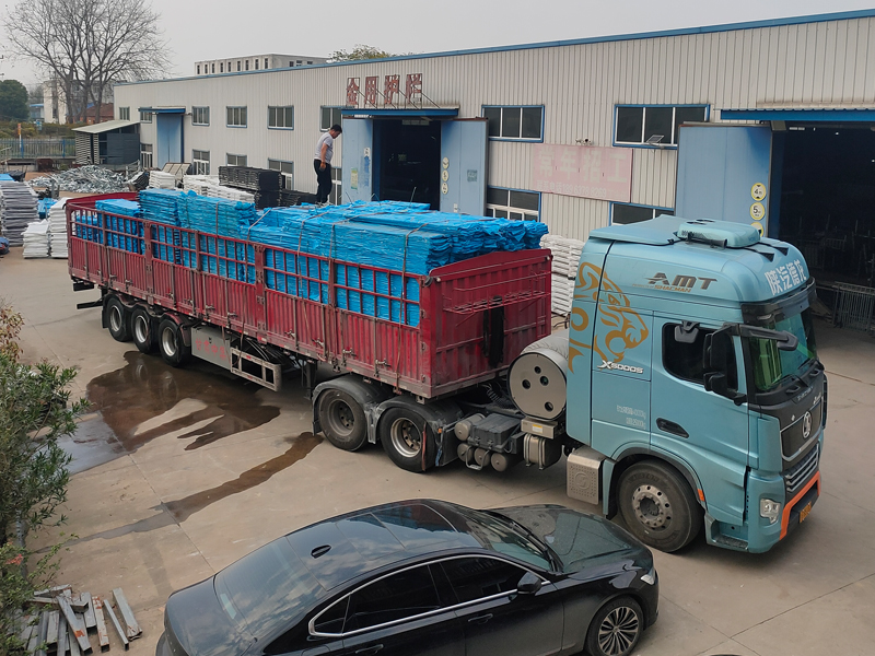 2024年11月15日鋅鋼連廊欄桿裝車(chē)發(fā)貨！