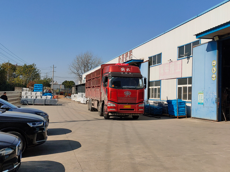 2024年12月4日鋅鋼百葉窗裝車發(fā)貨！