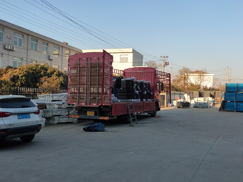 2025年1月10日鋅鋼圍墻護(hù)欄裝車發(fā)貨！