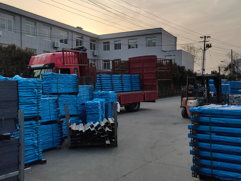 2025年3月25日鋅鋼護窗欄桿裝車發(fā)貨！