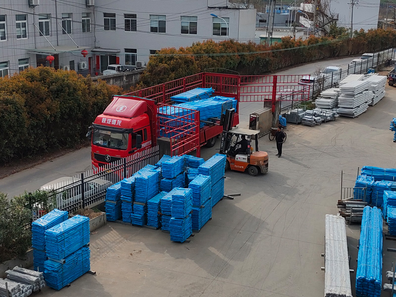 2025年4月3日鋅鋼陽臺欄桿裝車發(fā)貨！