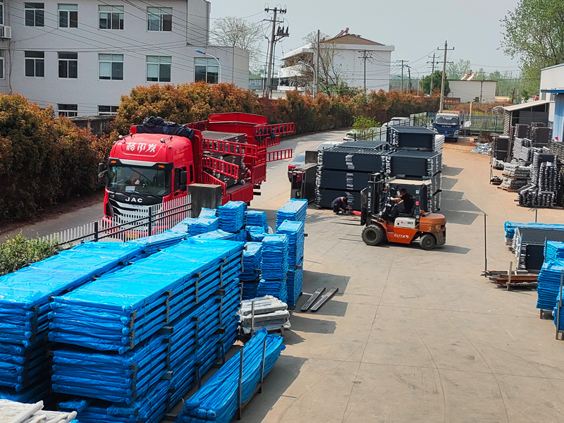 2025年4月9日鋅鋼圍墻護(hù)欄裝車發(fā)貨！