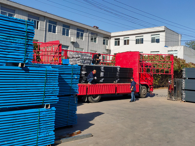 2025年4月15日鋅鋼圍墻護(hù)欄裝車發(fā)貨！
