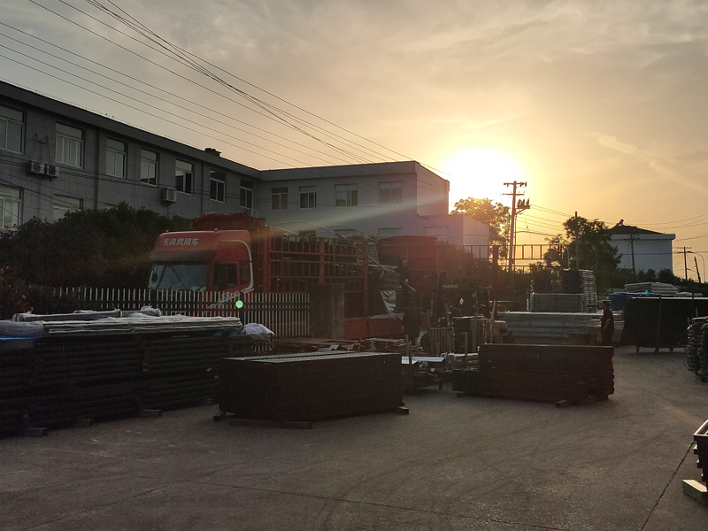 2025年5月26日鋁合金百葉窗裝車發(fā)貨！