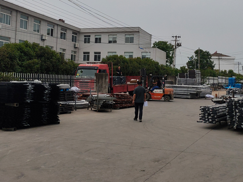 2025年5月30日鋁合金百葉窗裝車發(fā)貨！