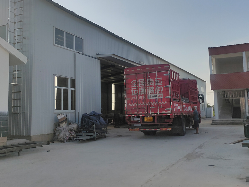 2025年6月19日鋅鋼陽臺(tái)欄桿裝車發(fā)貨！