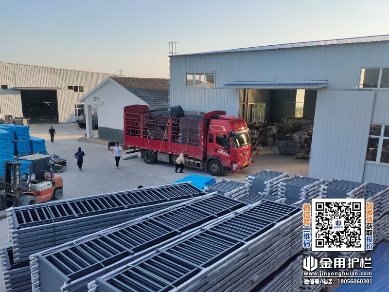 2025年7月23日鋁合金陽臺護欄裝車發(fā)貨！