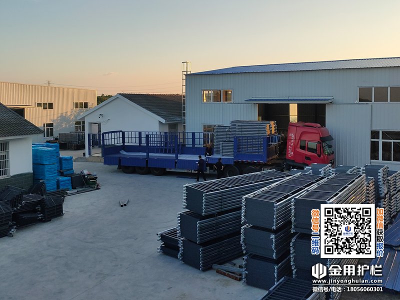 2025年7月24日鋅鋼護(hù)窗欄桿裝車(chē)發(fā)貨！