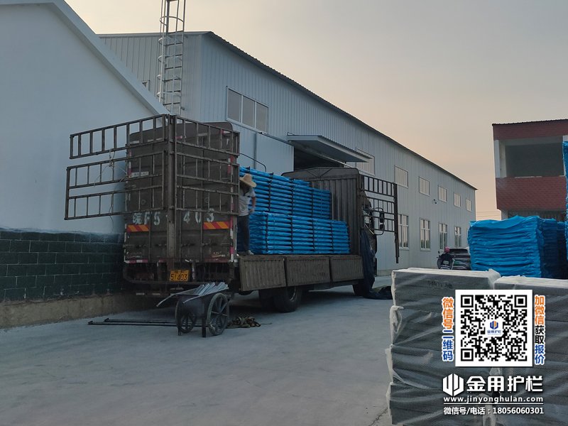 2025年7月25日鋅鋼連廊欄桿裝車發(fā)貨！