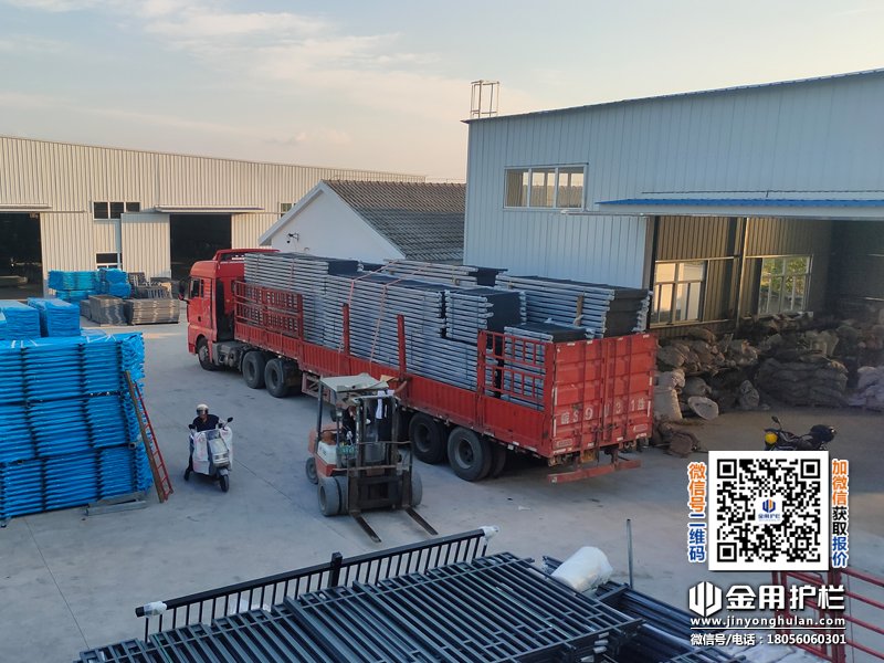 2025年8月4日鋁合金陽(yáng)臺(tái)護(hù)欄裝車發(fā)貨！