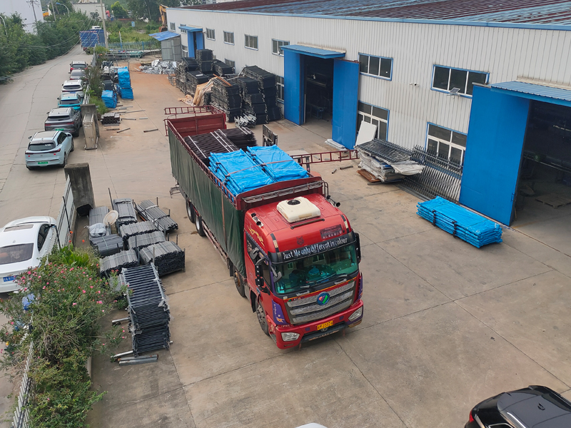 2025年9月3日鋅鋼陽(yáng)臺(tái)護(hù)欄裝車(chē)發(fā)貨！