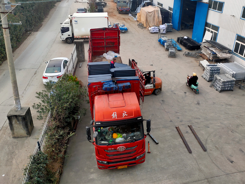 2025年11月8日鋅鋼百葉窗裝車發(fā)貨！