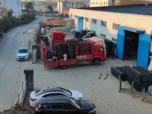 2025年12月5日鋅鋼護窗欄桿裝車發(fā)貨！